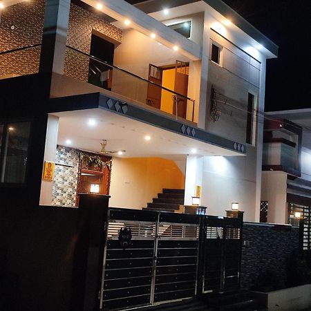 Jo'S Homestay Tiruvannāmalai Exteriör bild