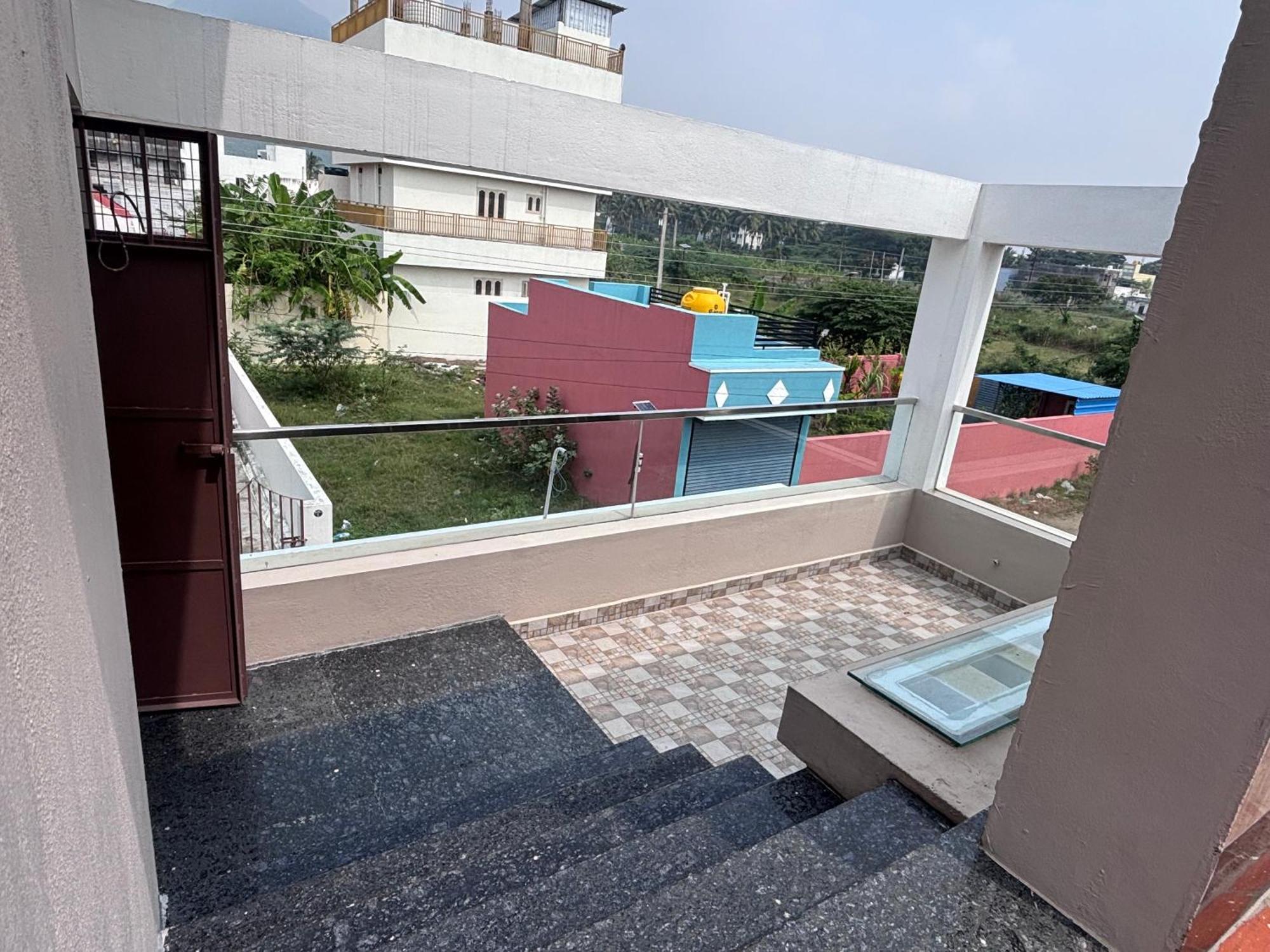 Jo'S Homestay Tiruvannāmalai Exteriör bild