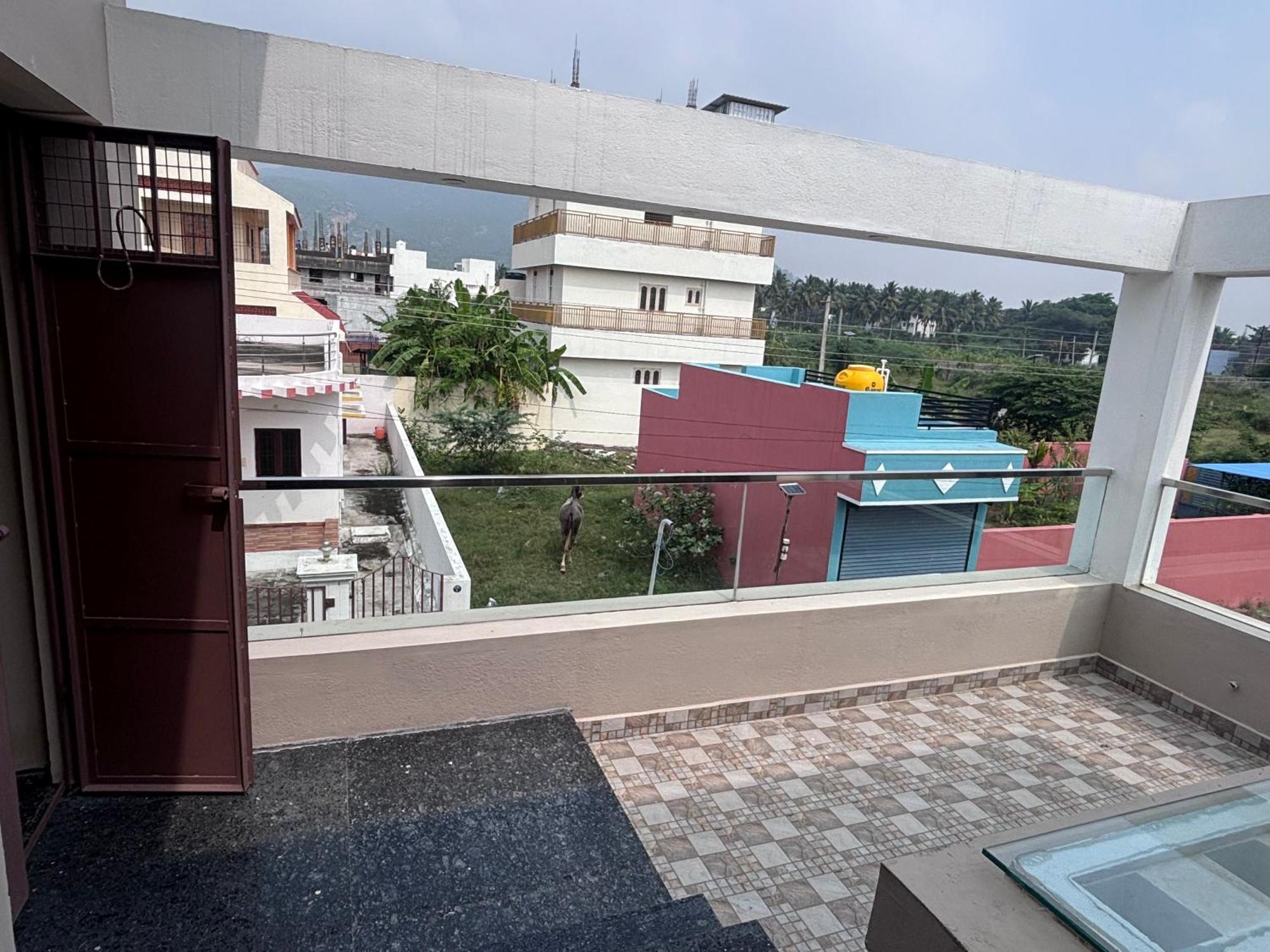 Jo'S Homestay Tiruvannāmalai Exteriör bild