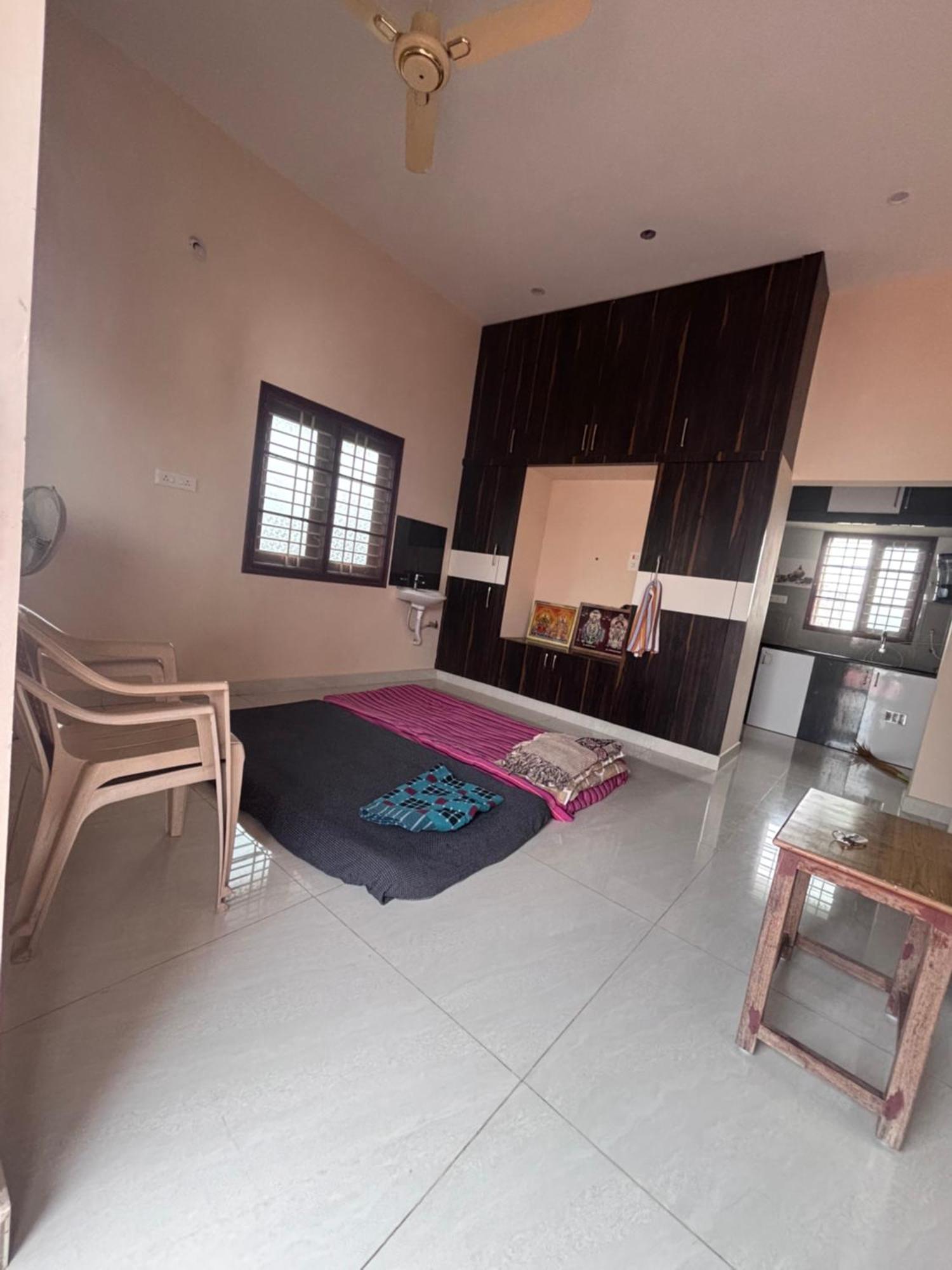 Jo'S Homestay Tiruvannāmalai Exteriör bild